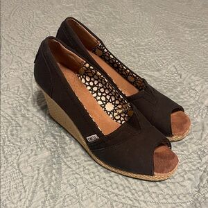 Toms Black Canvas Peep-Toe Wedge Espadrilles with Jute Trim